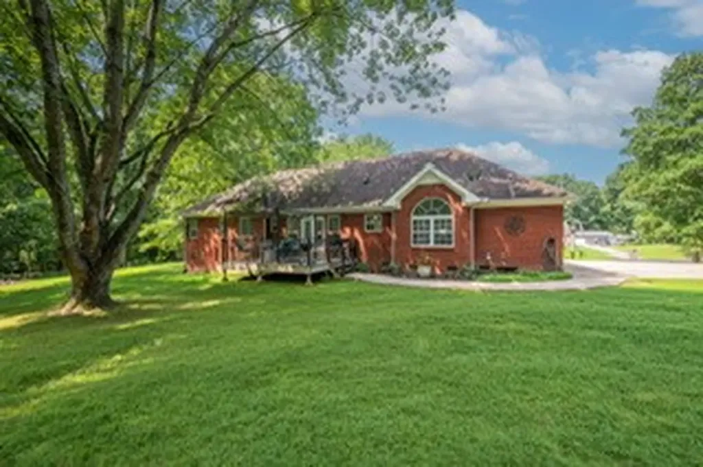 1033 Johnston Drive White Bluff TN 37187