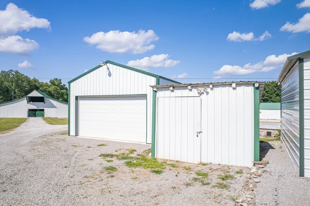 2141 Carpenter Bridge Road Columbia TN 38401