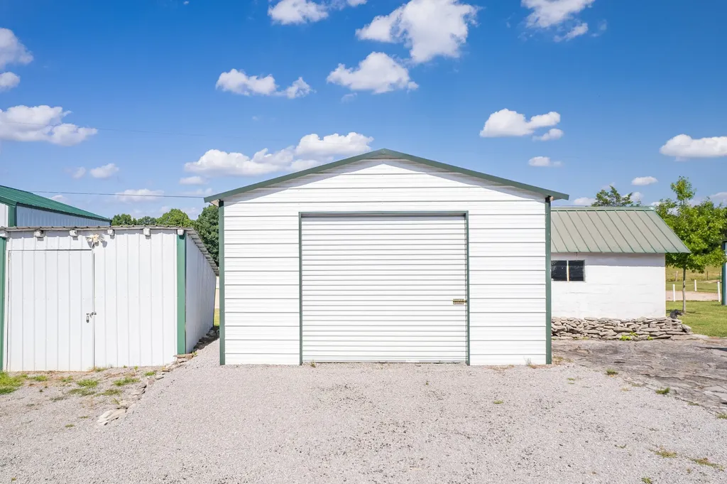 2141 Carpenter Bridge Road Columbia TN 38401