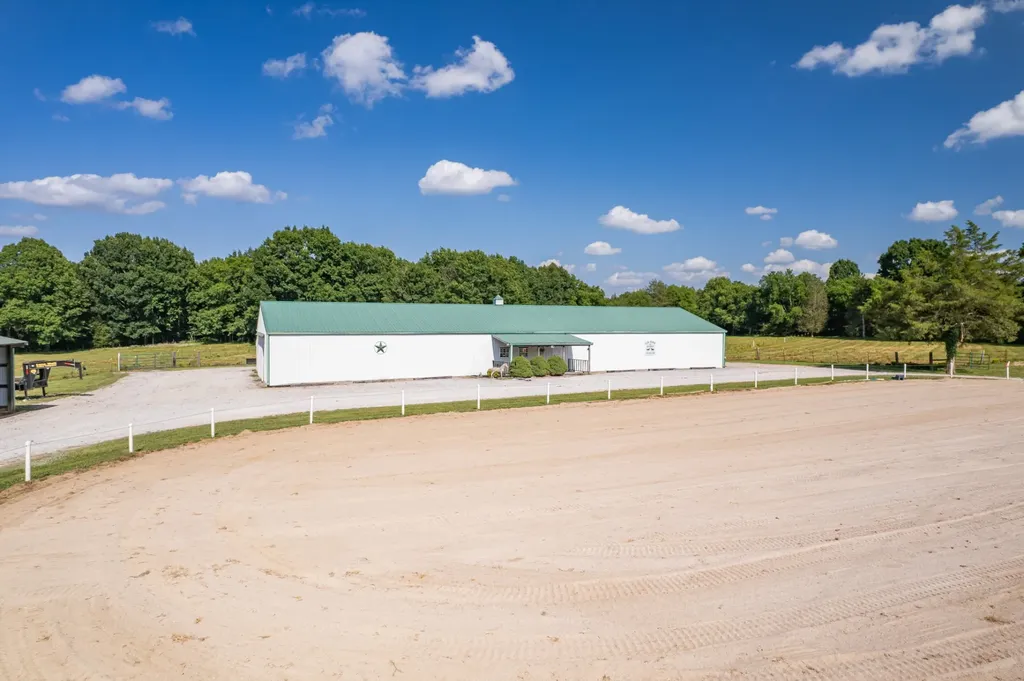 2141 Carpenter Bridge Road Columbia TN 38401
