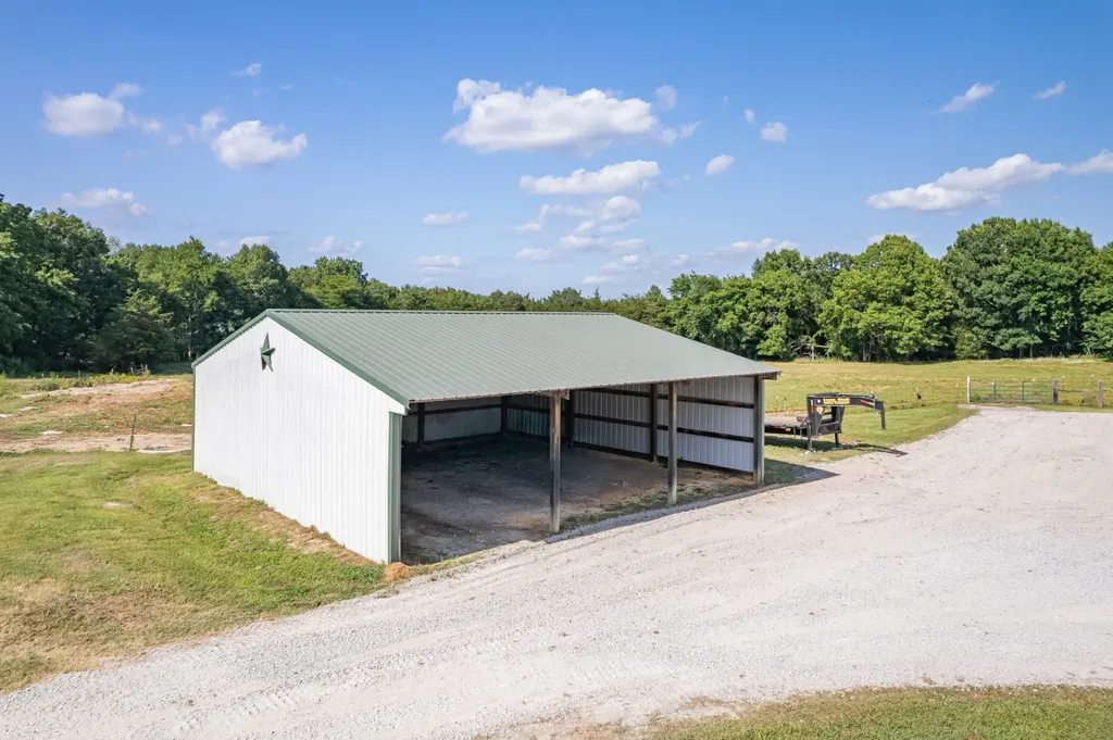 2141 Carpenter Bridge Road Columbia TN 38401