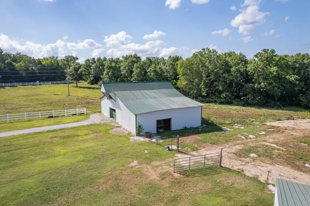 2141 Carpenter Bridge Road Columbia TN 38401