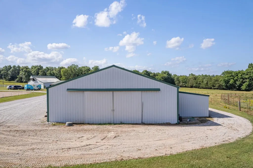 2141 Carpenter Bridge Road Columbia TN 38401