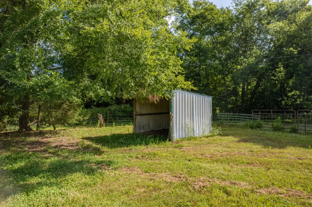 2141 Carpenter Bridge Road Columbia TN 38401
