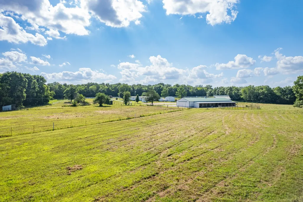 2141 Carpenter Bridge Road Columbia TN 38401