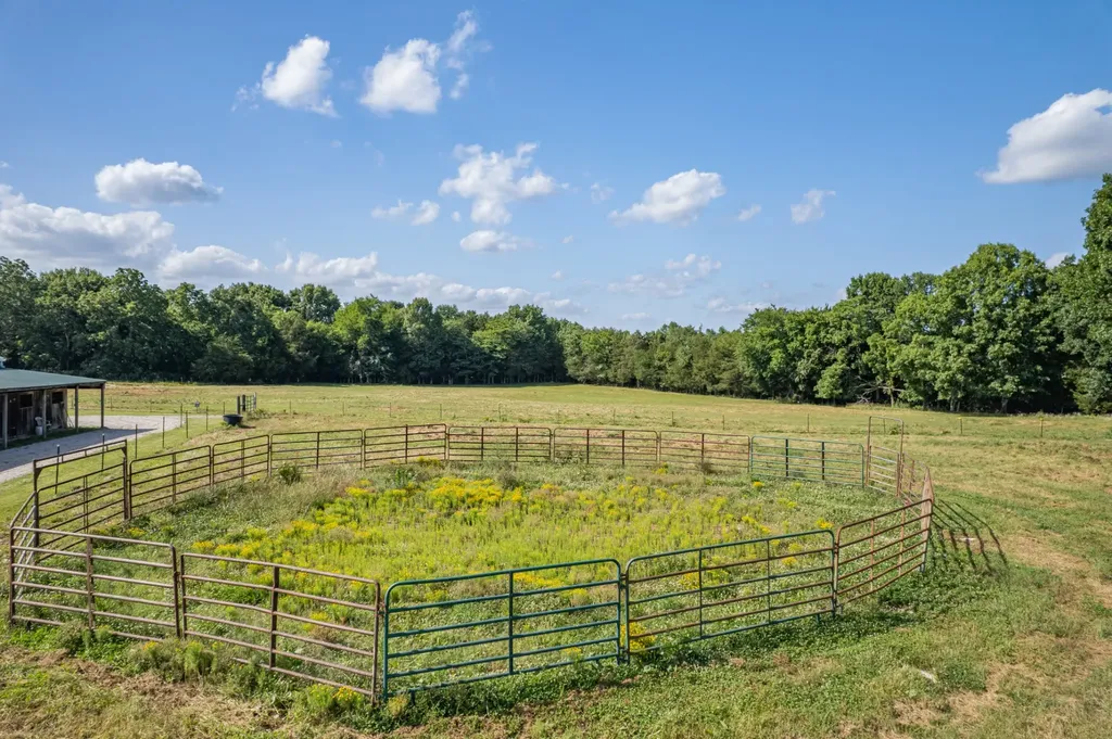 2141 Carpenter Bridge Road Columbia TN 38401
