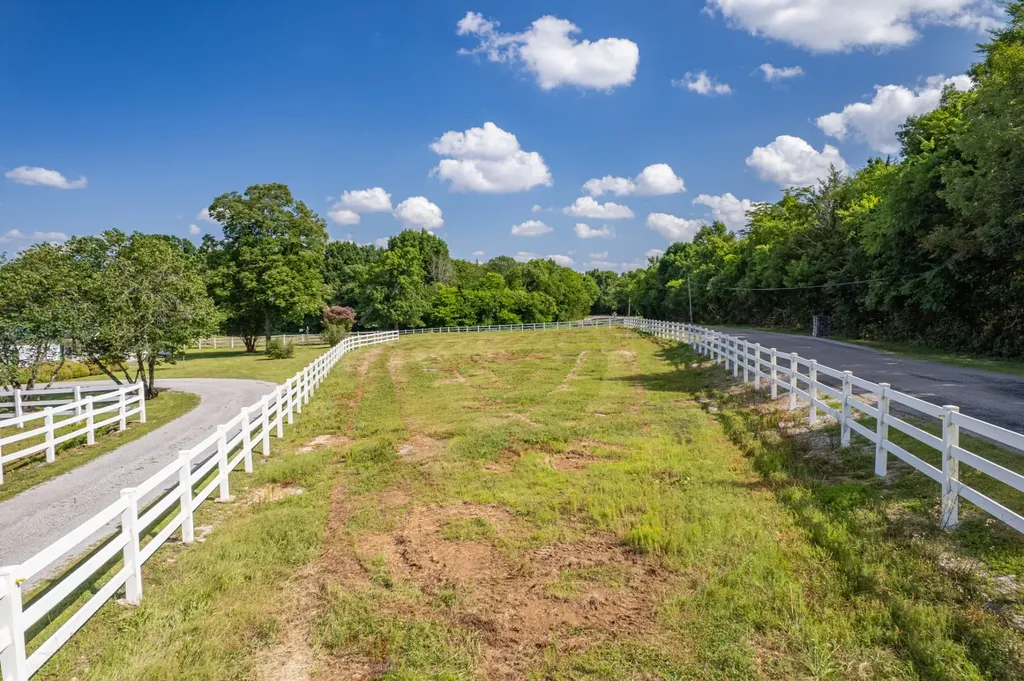 2141 Carpenter Bridge Road Columbia TN 38401
