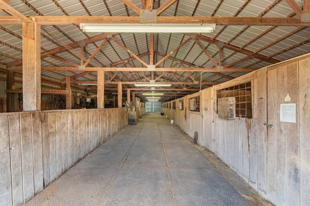 2141 Carpenter Bridge Road Columbia TN 38401
