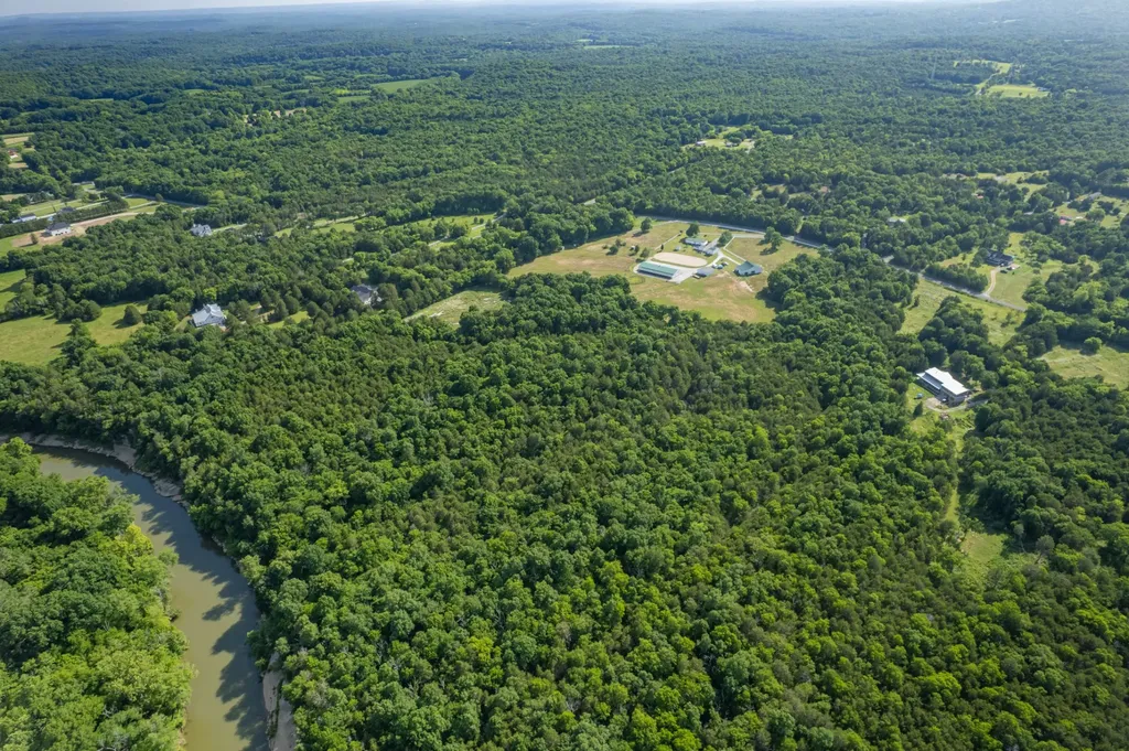 2141 Carpenter Bridge Road Columbia TN 38401