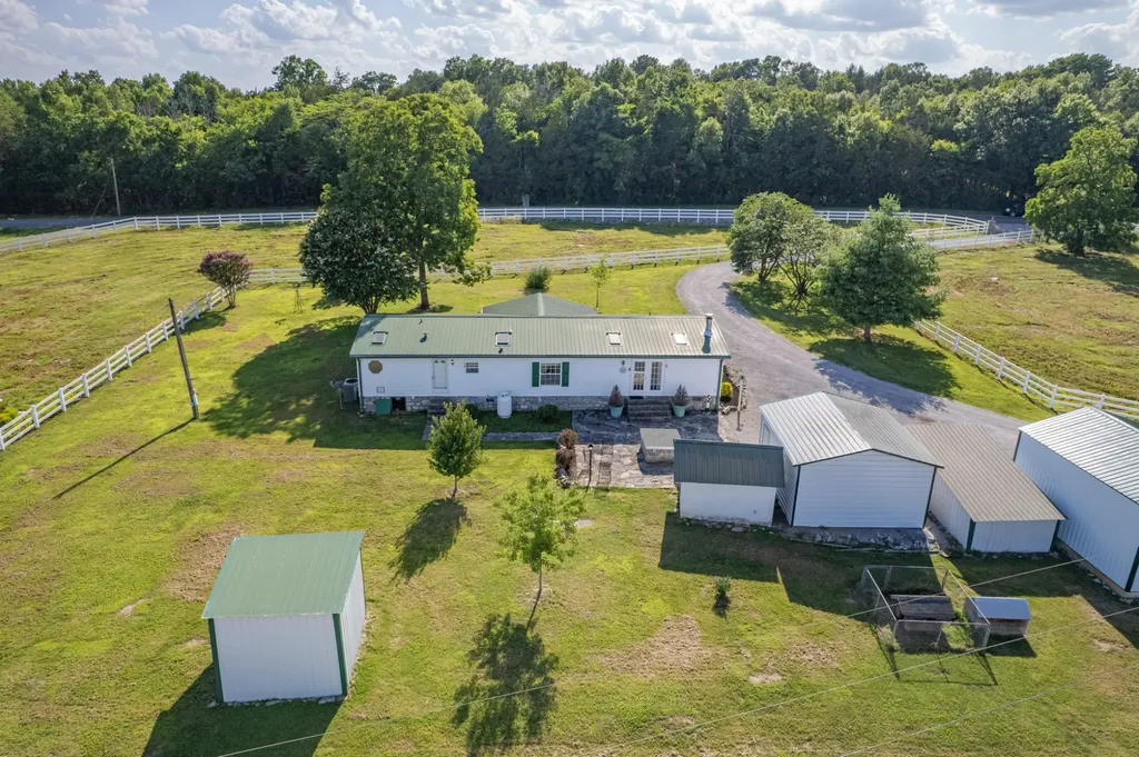 2141 Carpenter Bridge Road Columbia TN 38401