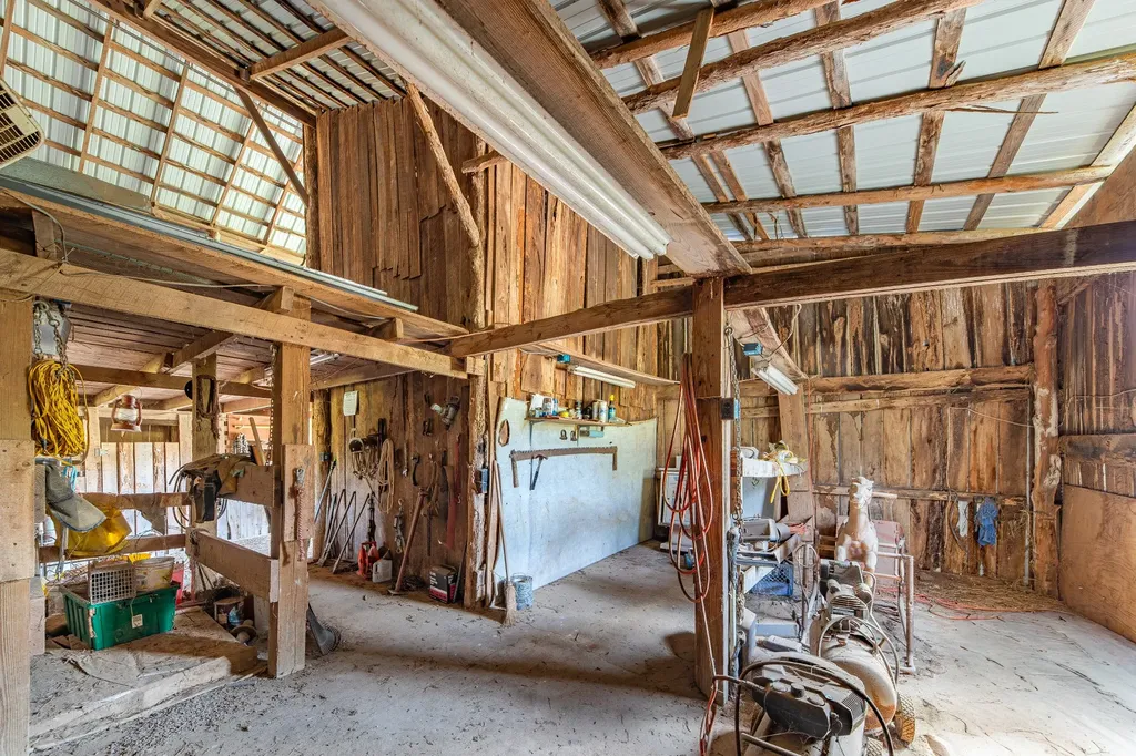 2141 Carpenter Bridge Road Columbia TN 38401