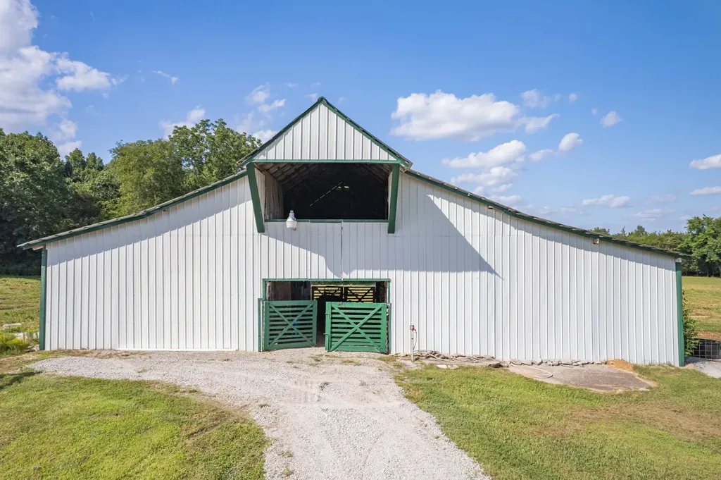 2141 Carpenter Bridge Road Columbia TN 38401