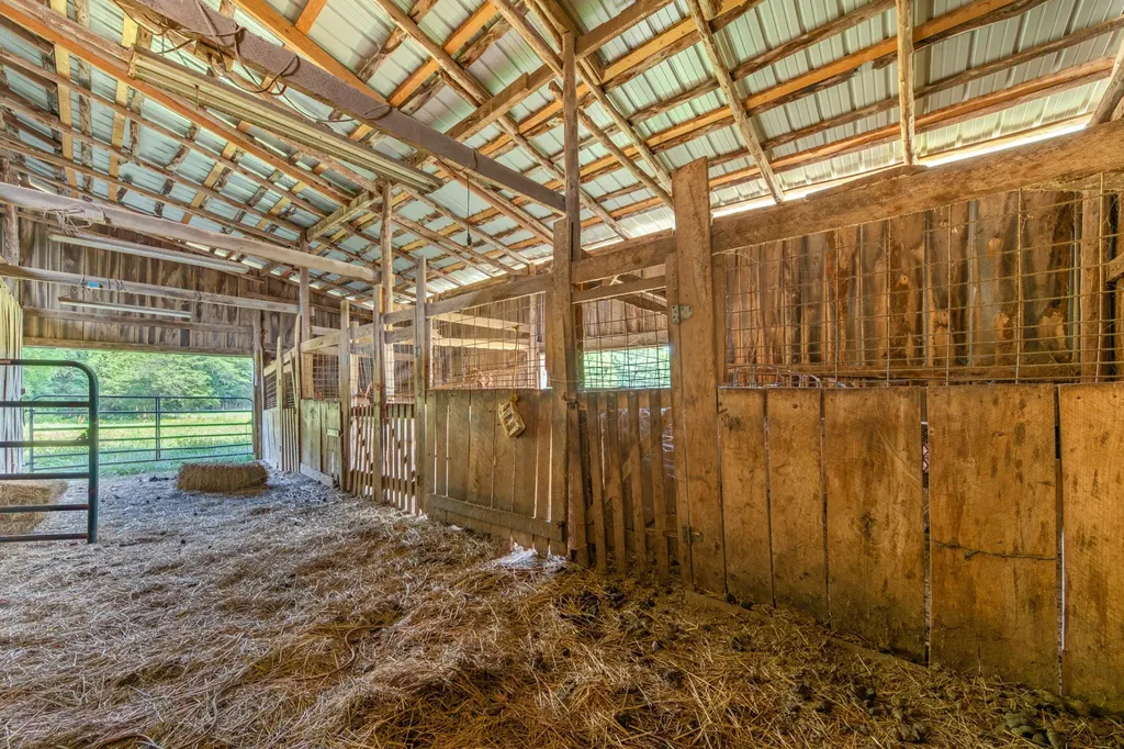 2141 Carpenter Bridge Road Columbia TN 38401