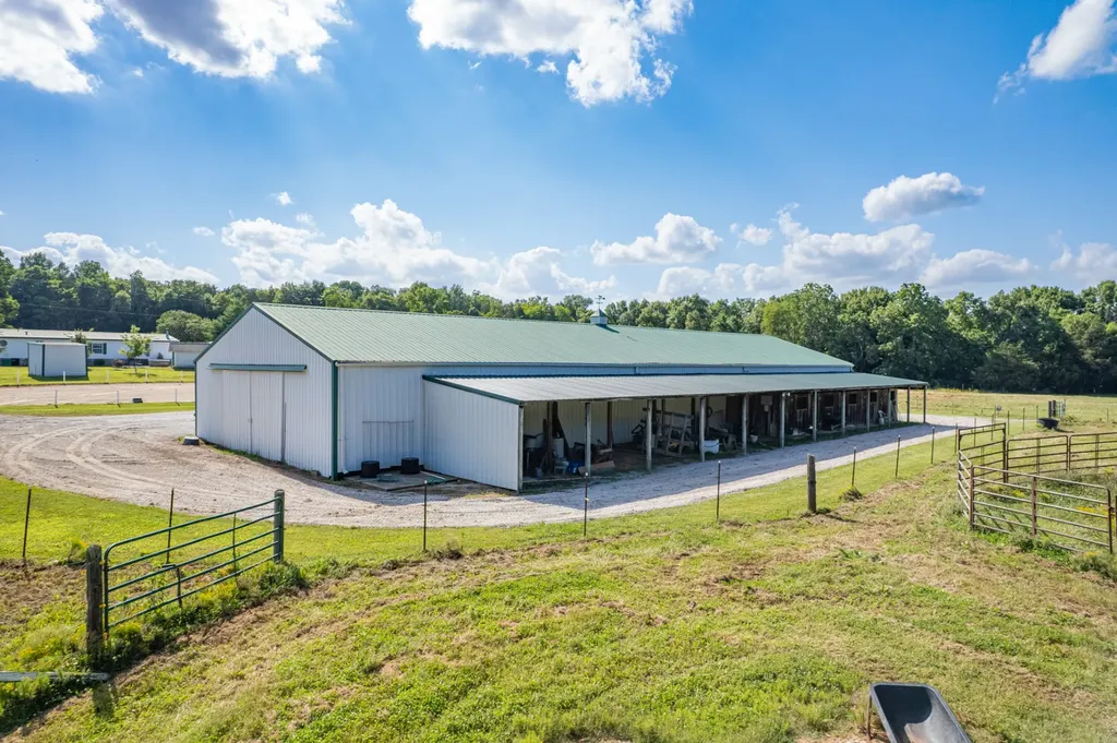 2141 Carpenter Bridge Road Columbia TN 38401