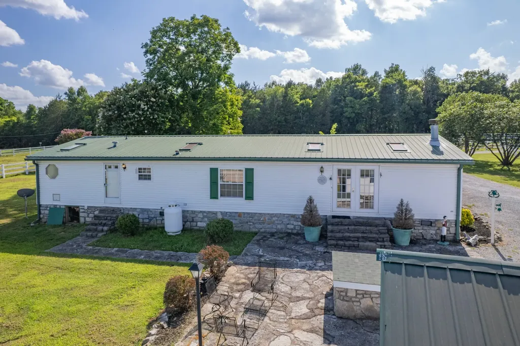 2141 Carpenter Bridge Road Columbia TN 38401