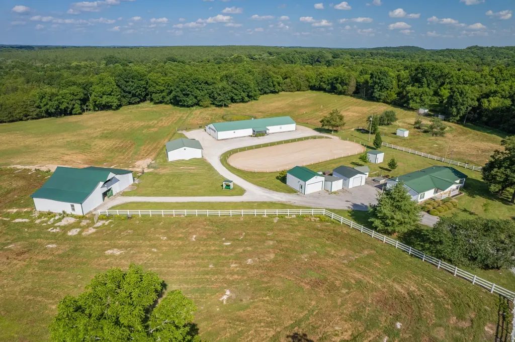 2141 Carpenter Bridge Road Columbia TN 38401