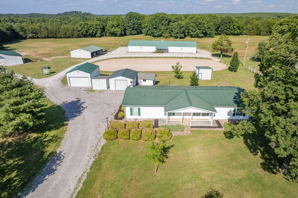 2141 Carpenter Bridge Road Columbia TN 38401