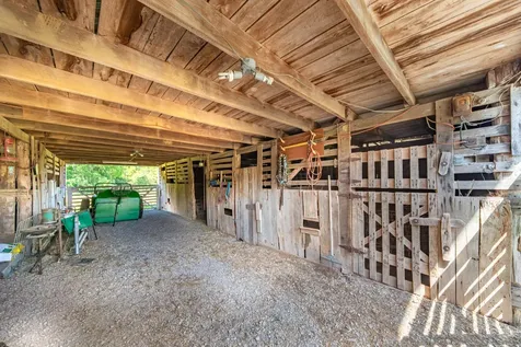 2141 Carpenter Bridge Road Columbia TN 38401