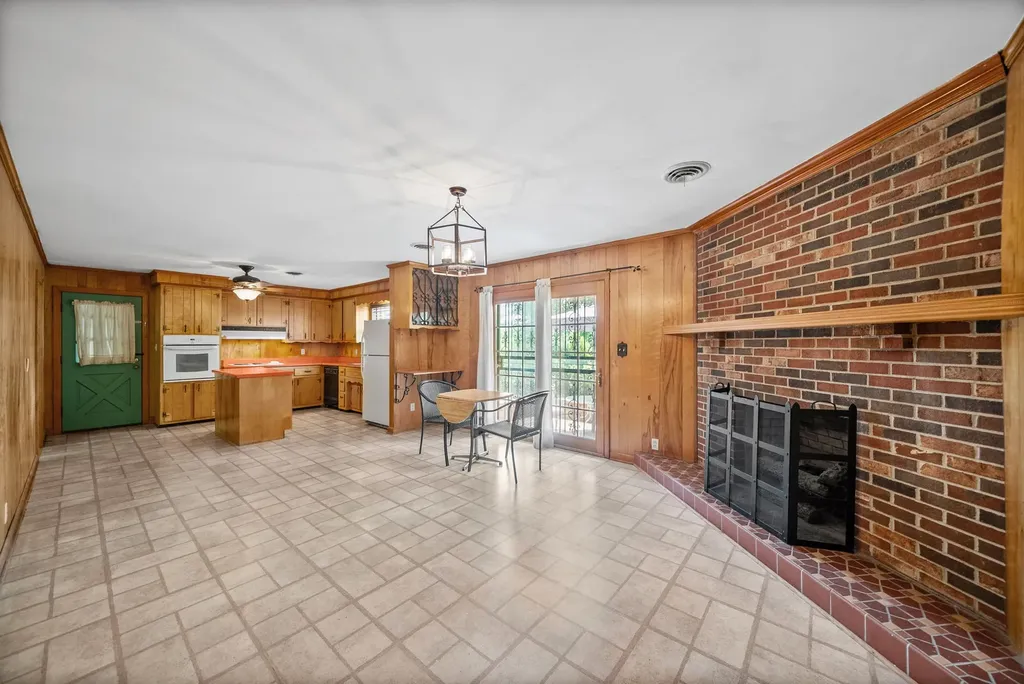1306 Southern Parkway Clarksville TN 37040