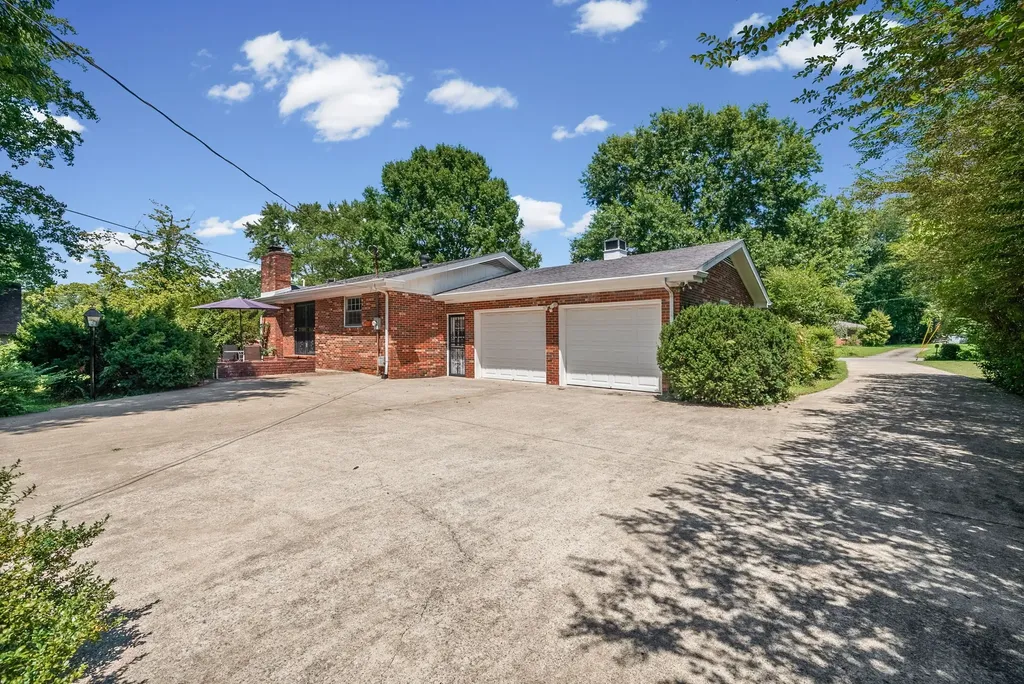 1306 Southern Parkway Clarksville TN 37040