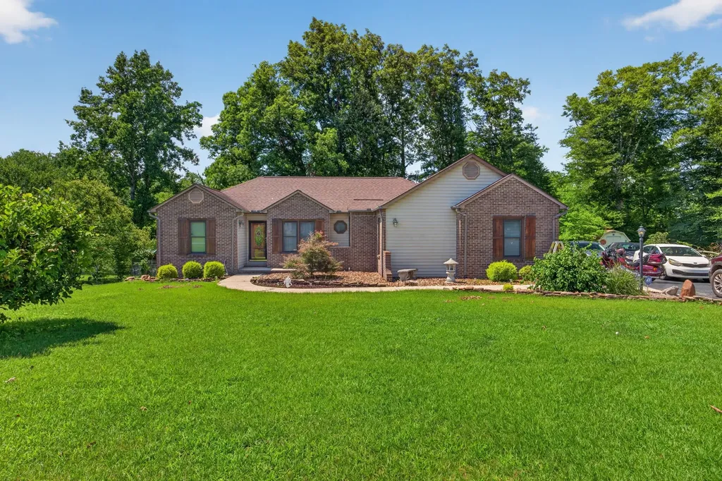 3669 N Riveroaks Drive Cookeville TN 38506