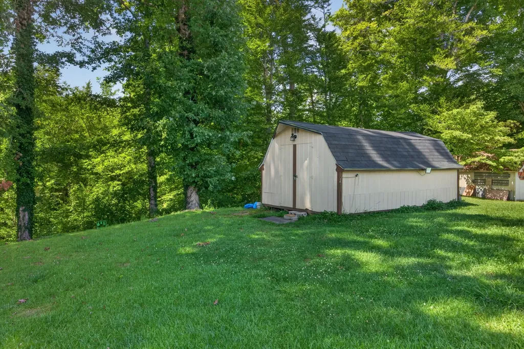 3669 N Riveroaks Drive Cookeville TN 38506