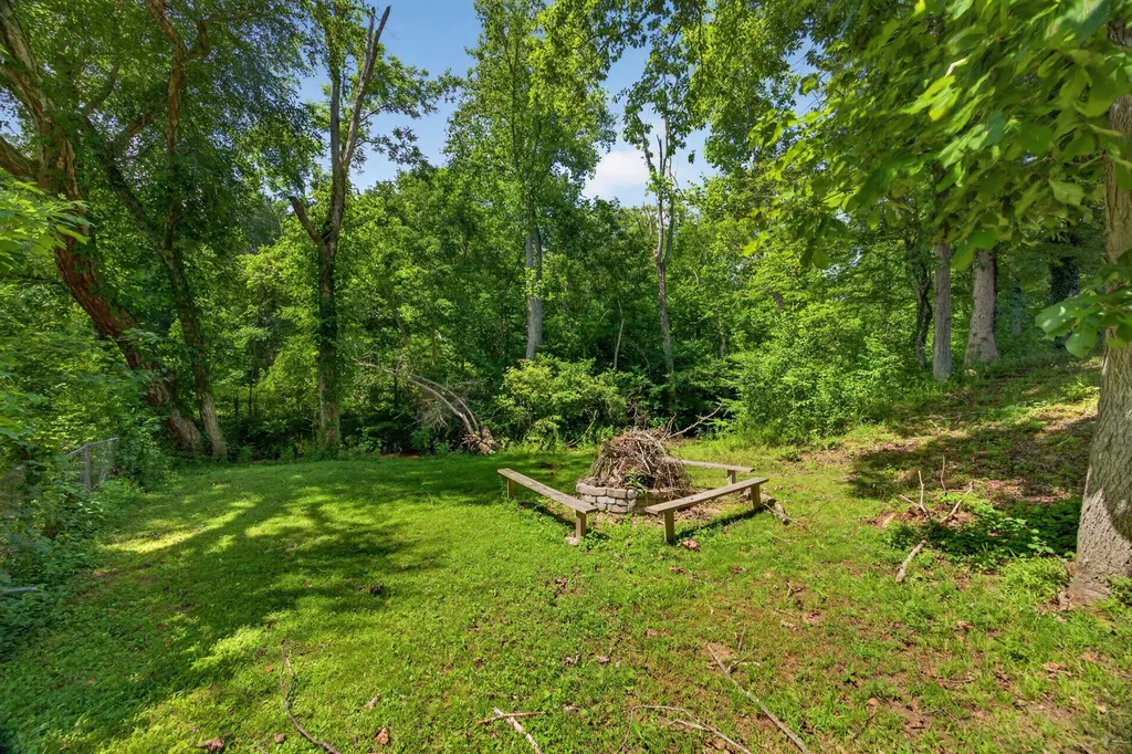 3669 N Riveroaks Drive Cookeville TN 38506