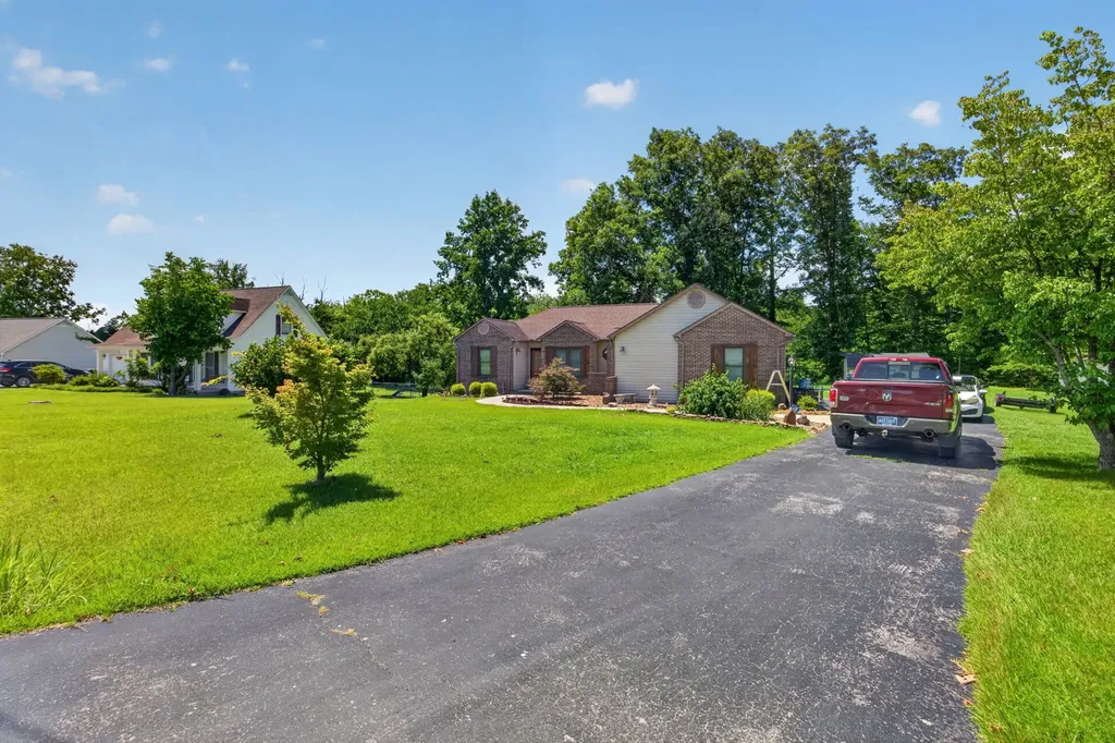 3669 N Riveroaks Drive Cookeville TN 38506