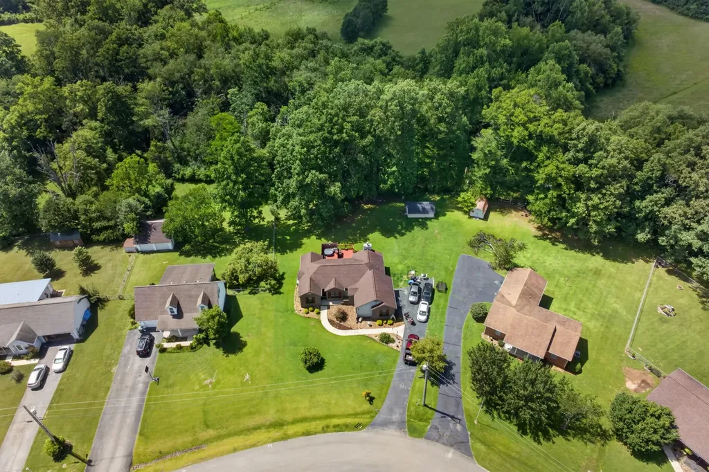 3669 N Riveroaks Drive Cookeville TN 38506