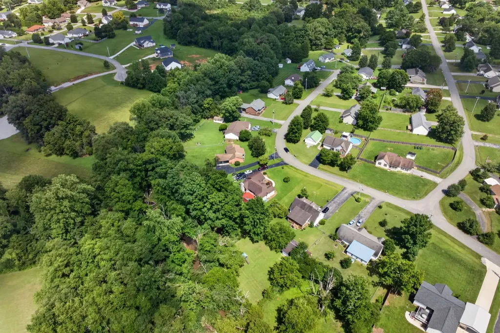 3669 N Riveroaks Drive Cookeville TN 38506