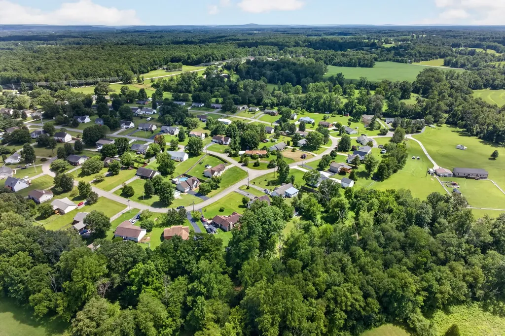 3669 N Riveroaks Drive Cookeville TN 38506