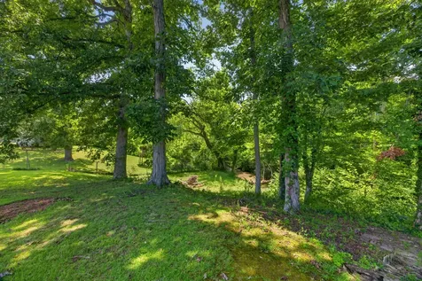 3669 N Riveroaks Drive Cookeville TN 38506