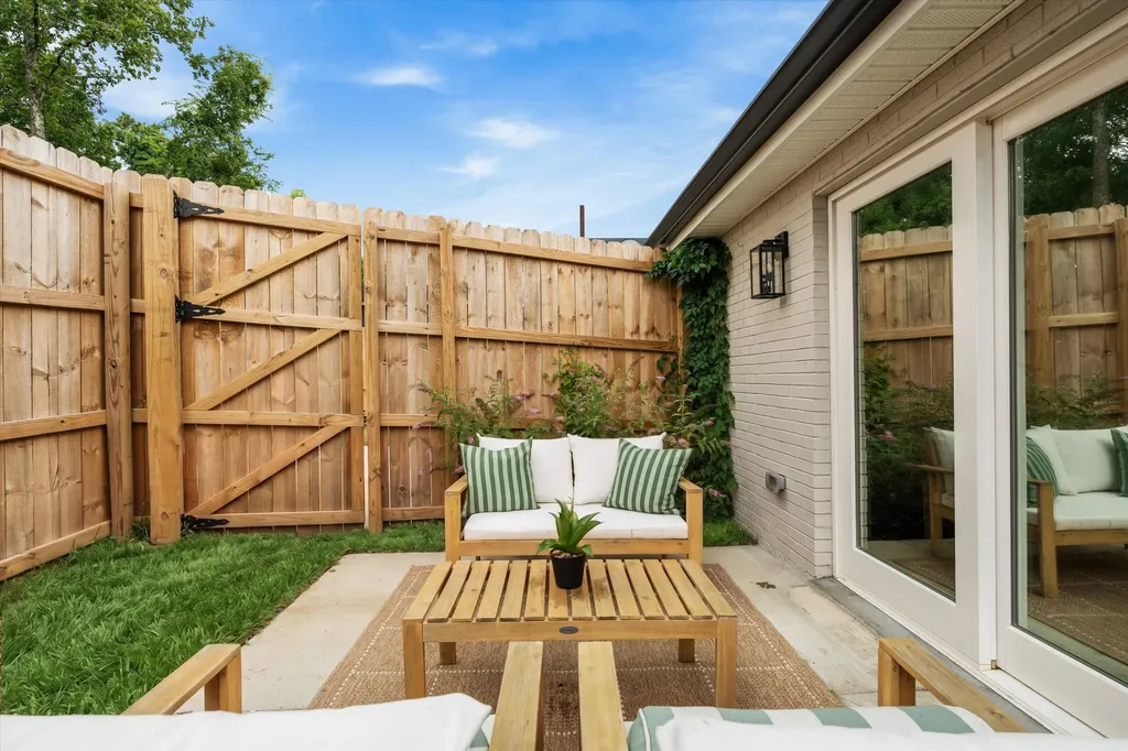 2127A Burns Street Nashville TN 37216