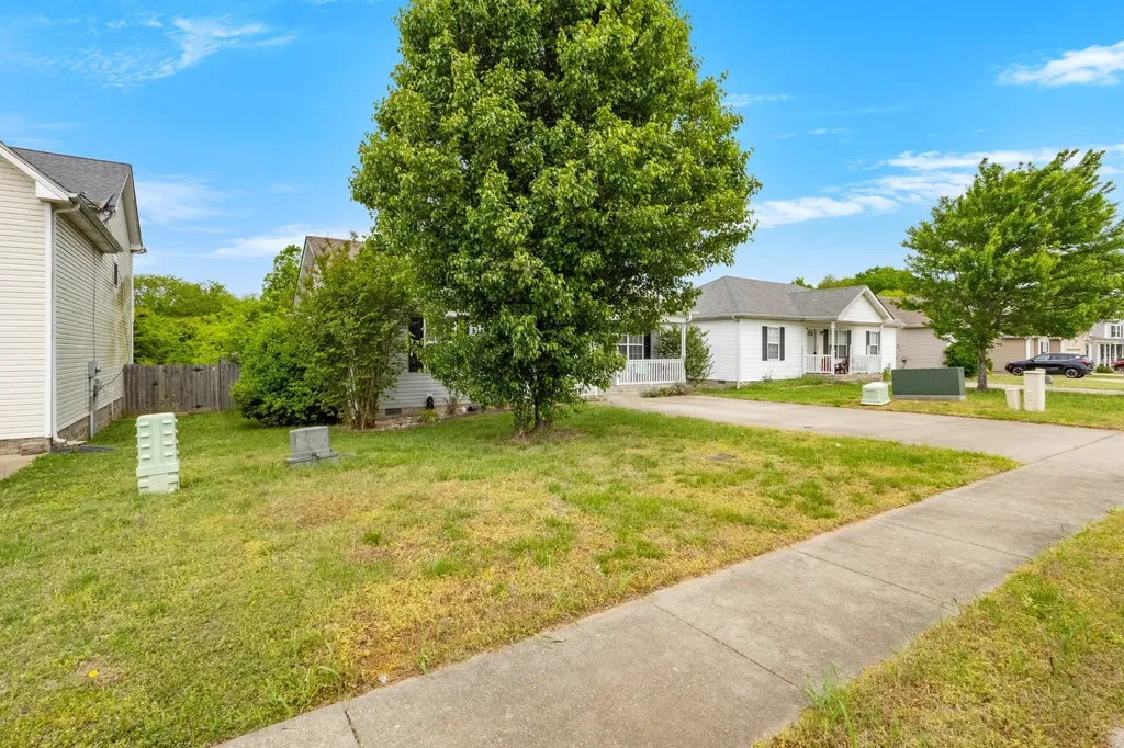 557 Oakmont Drive Clarksville TN 37042