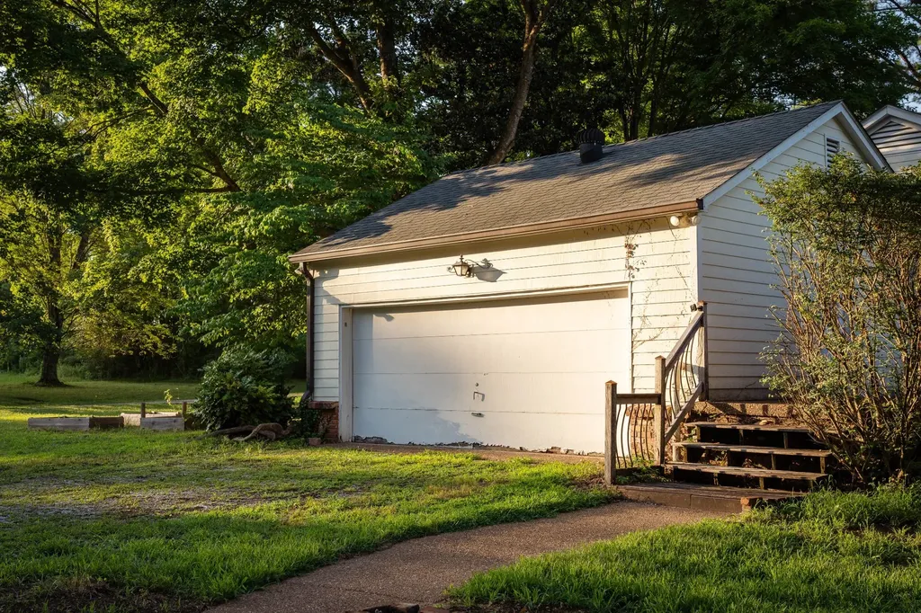 2252 Lewisburg Pike Franklin TN 37064