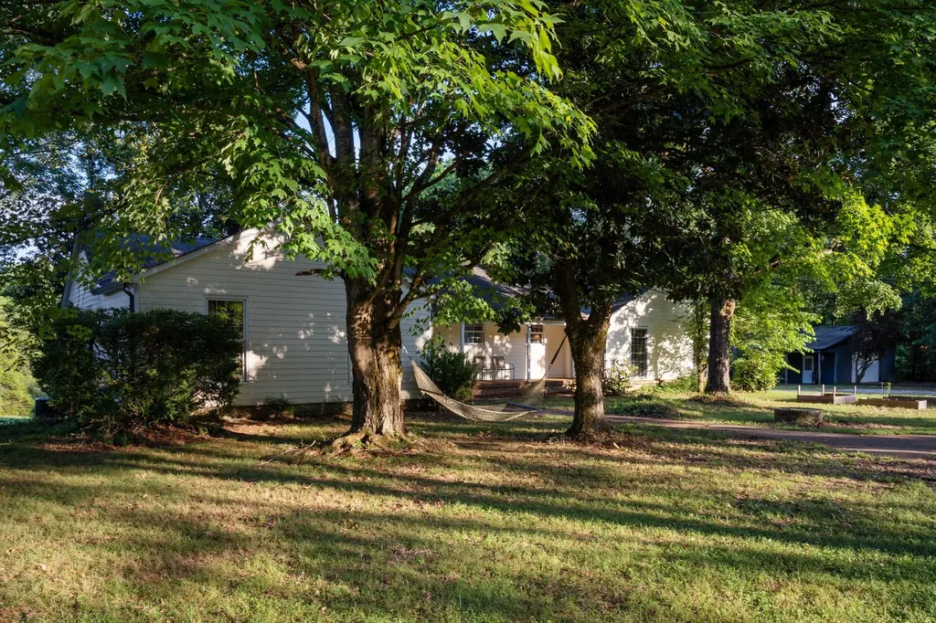 2252 Lewisburg Pike Franklin TN 37064