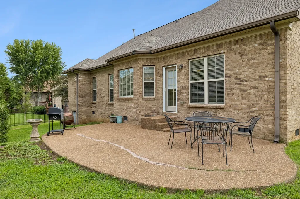 208 Chapel Ct, S Hendersonville TN 37075