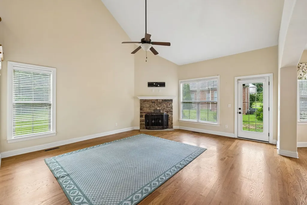 208 Chapel Ct, S Hendersonville TN 37075