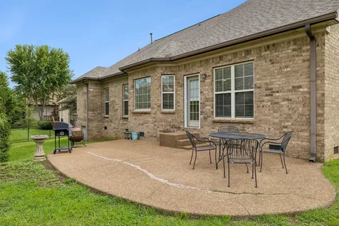 208 Chapel Ct, S Hendersonville TN 37075