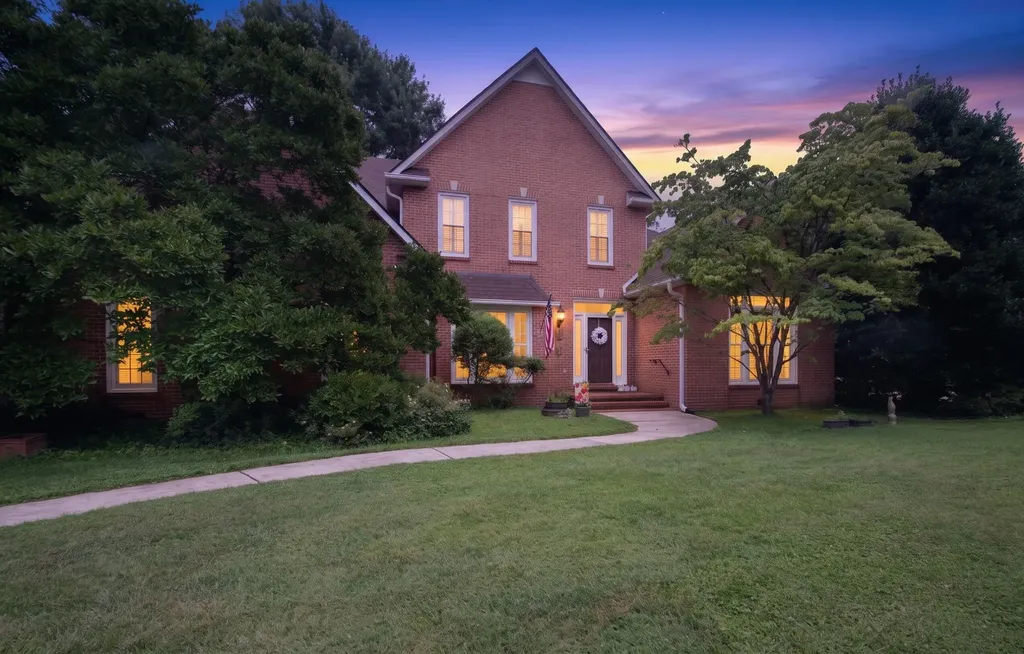 108 Fairways Blvd, N Tullahoma TN 37388