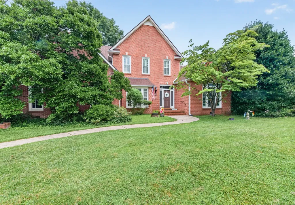 108 Fairways Blvd, N Tullahoma TN 37388
