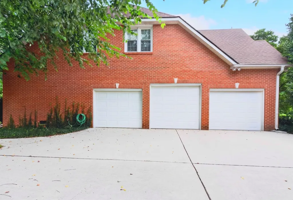 108 Fairways Blvd, N Tullahoma TN 37388