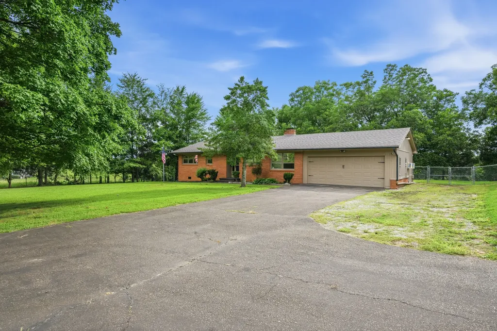 783 N Broad Street Lexington TN 38351