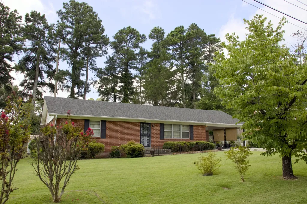 12 Knollwood Drive Jackson TN 38305