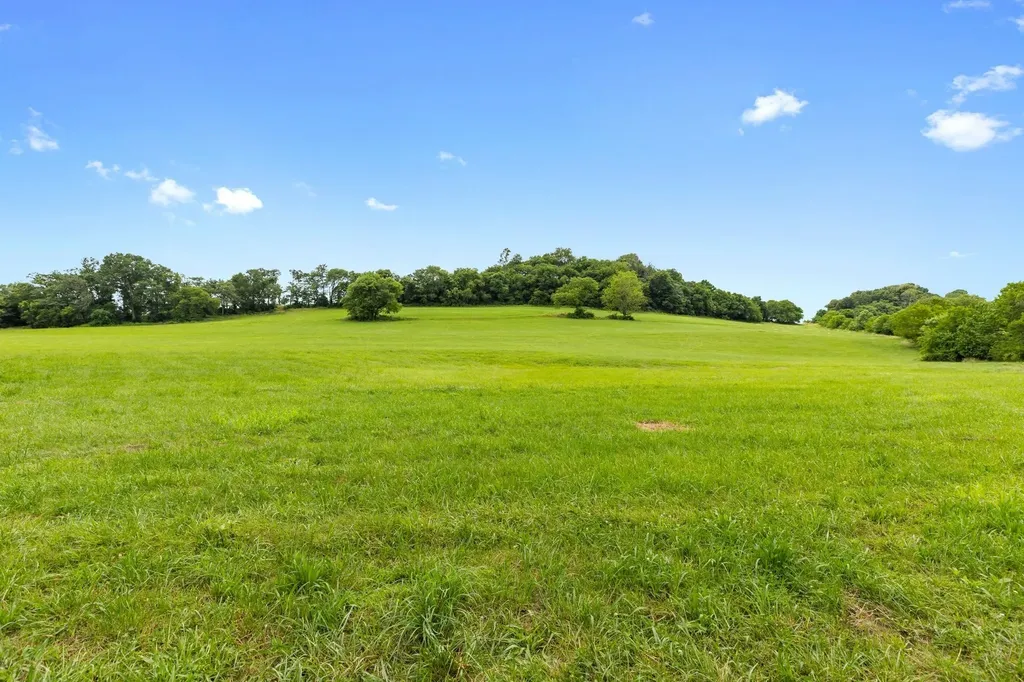 1914 Thompson Station Road, W Thompsons Station TN 37179