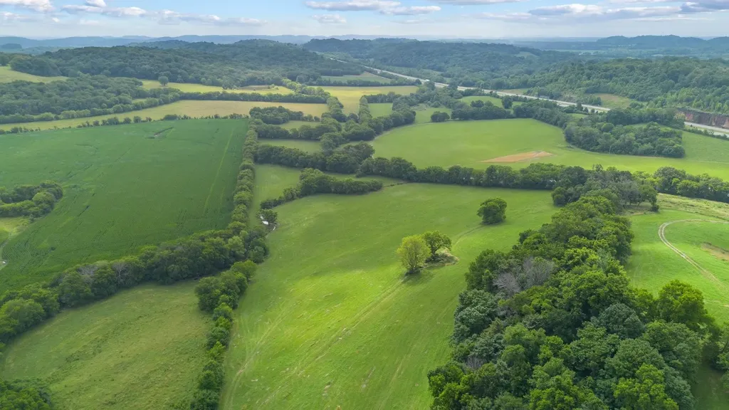 1914 Thompson Station Road, W Thompsons Station TN 37179