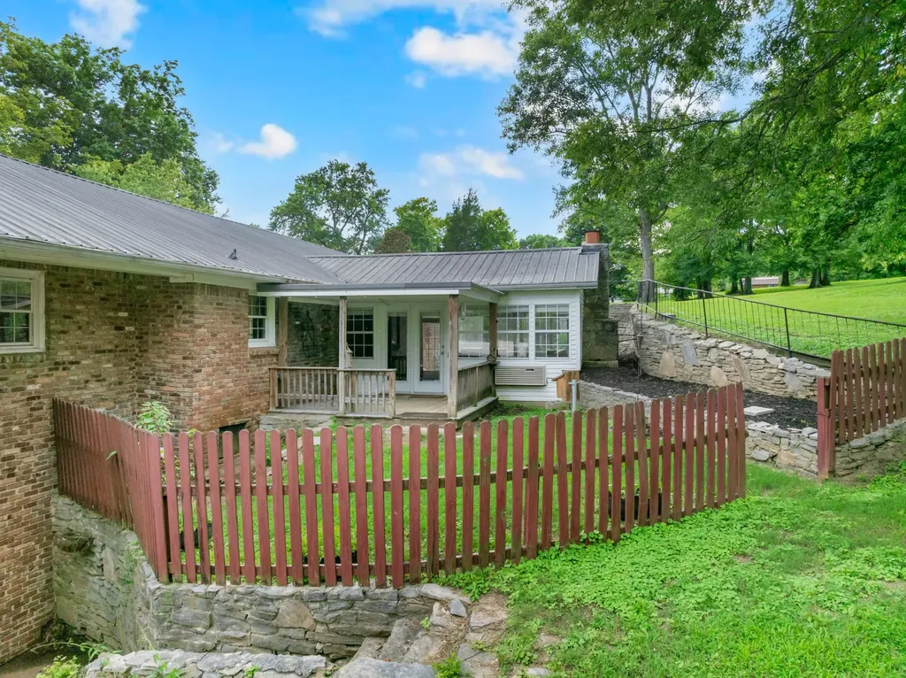 102 Jefferson Drive Columbia TN 38401
