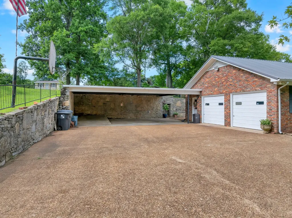 102 Jefferson Drive Columbia TN 38401