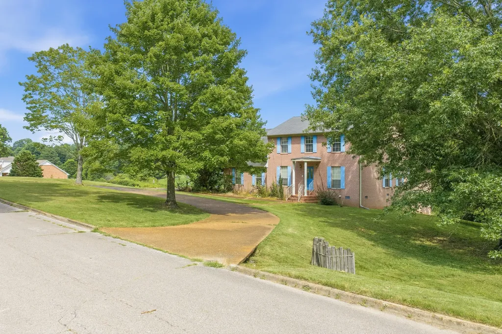 435 Lakeshore Drive Lexington TN 38351