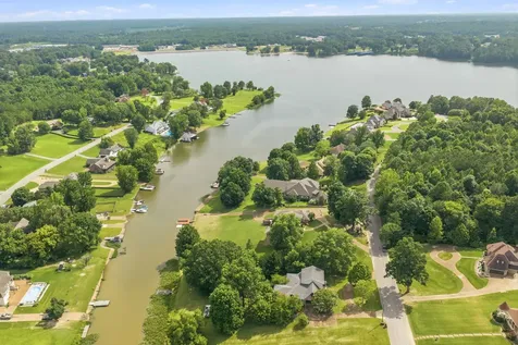 435 Lakeshore Drive Lexington TN 38351